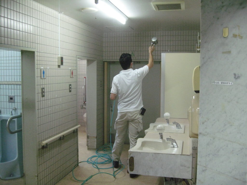 光触媒コーティングを施工した福祉施設のトイレ